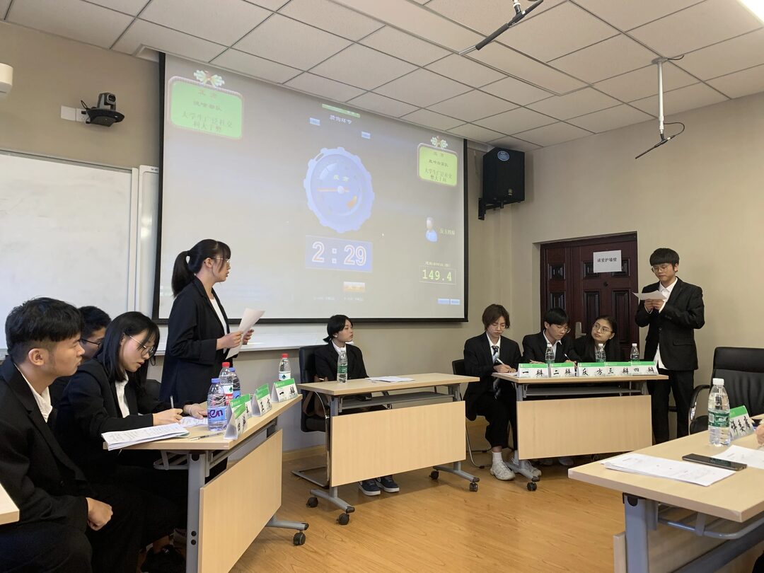 分析观看的3场辩论赛辩题