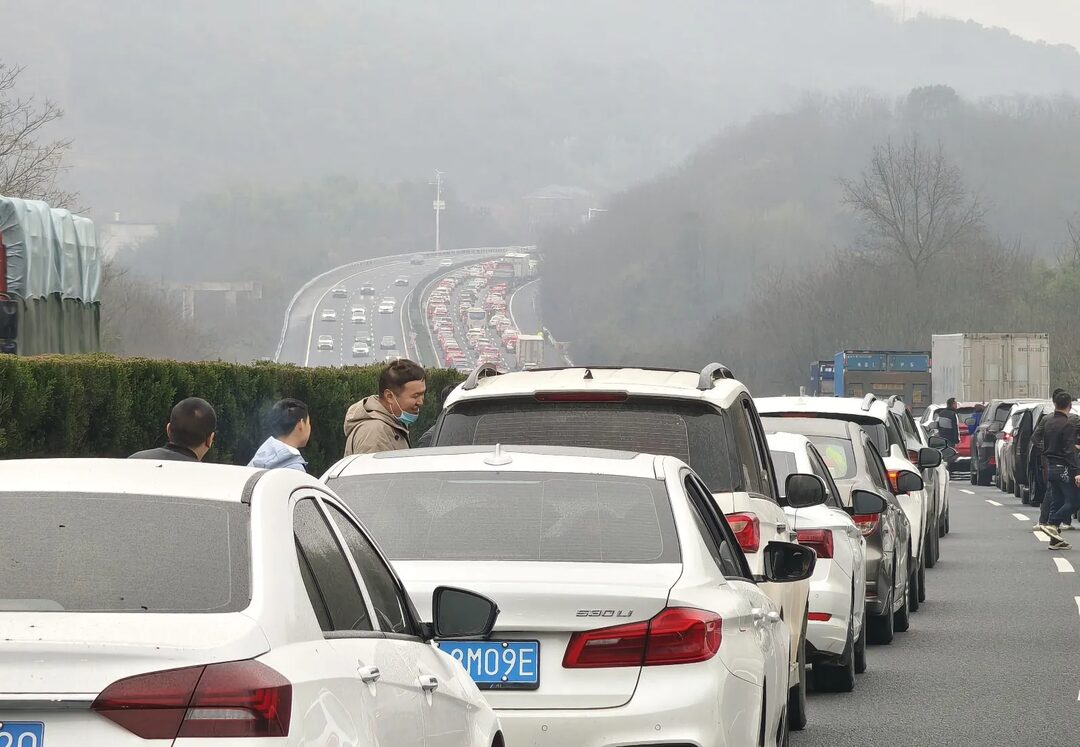 带小孩回乡过年