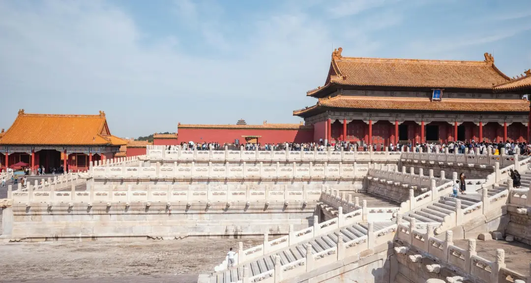 当历史上的巧合事件太多时，那本就是历史