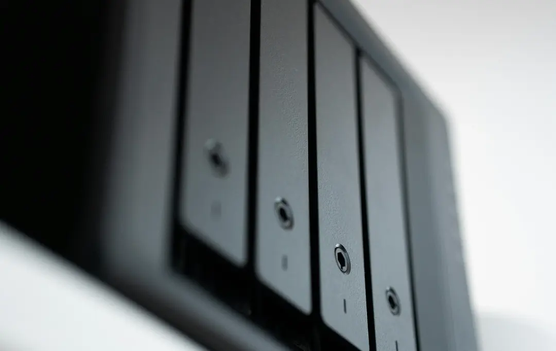 群晖、迷你主机还是捡垃圾,家用NAS怎么选