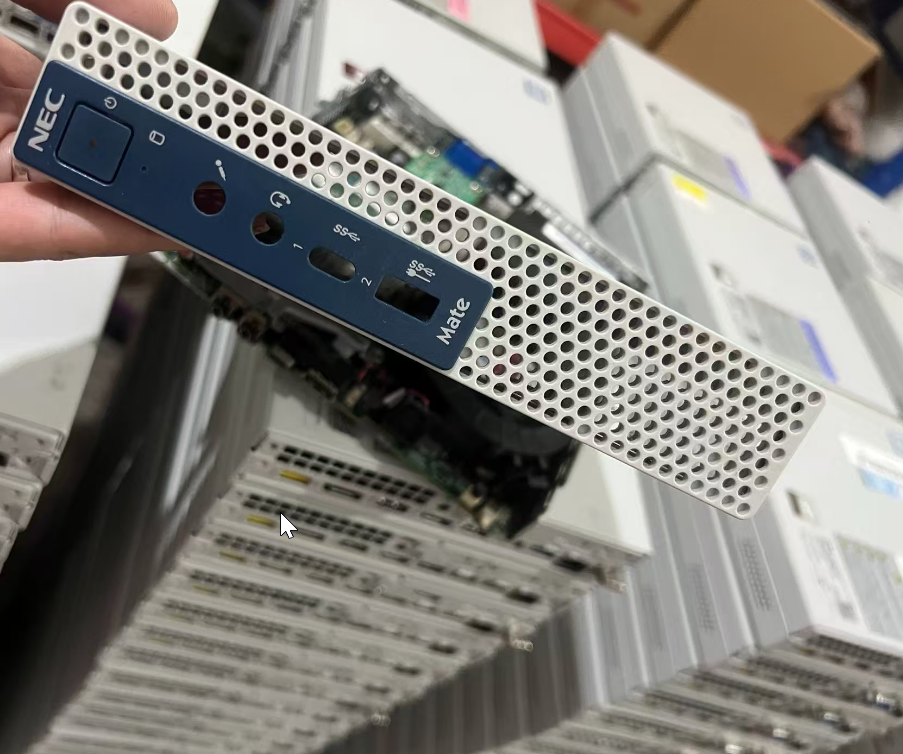 二手商贩堆积如山的 NEC 迷你主机